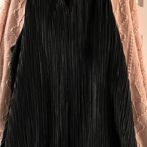 NWT, woman’s size L ribbed, sleeveless top from Target. Solid black in color - Picture 4 of 4